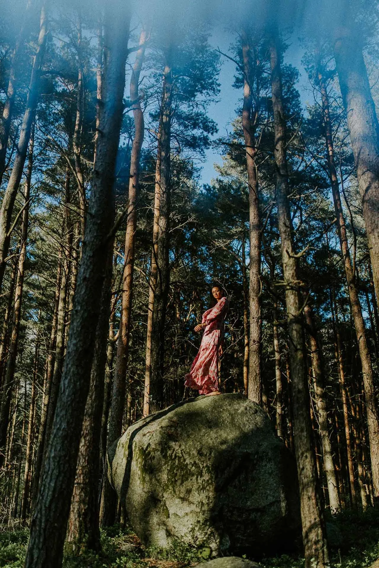 Bilder av modeller fra fotografering for Reli natur og fargerike plagg