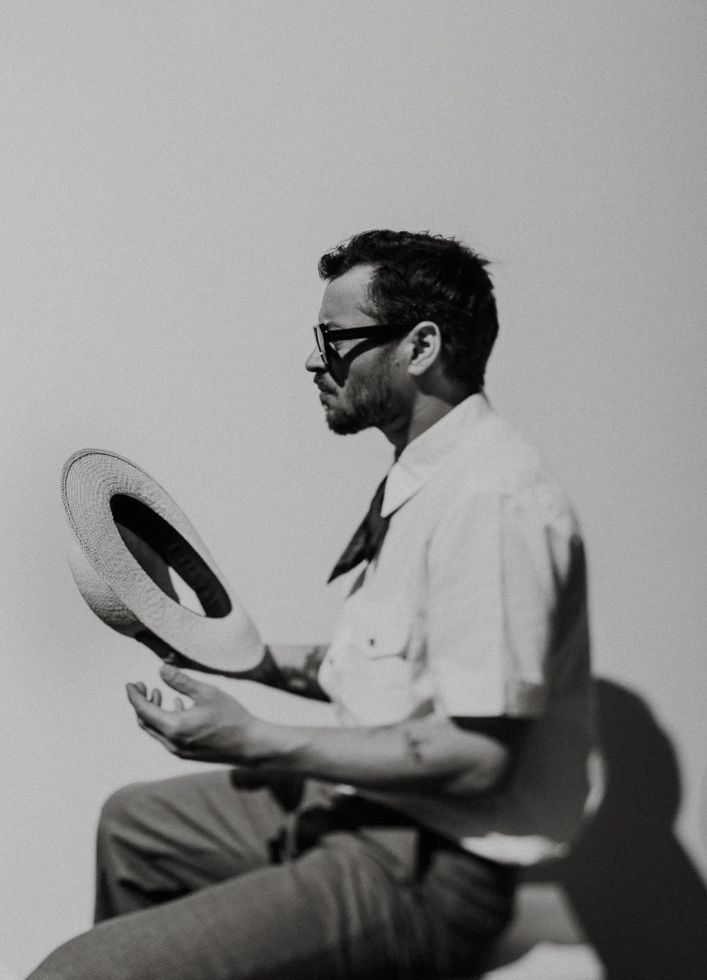 fashionshoot med modeller, en kvinne og en mann,  for paninaro vintage med stylist malin hovde tre ulike antrekk på hver av dem italiensk uttrykk 