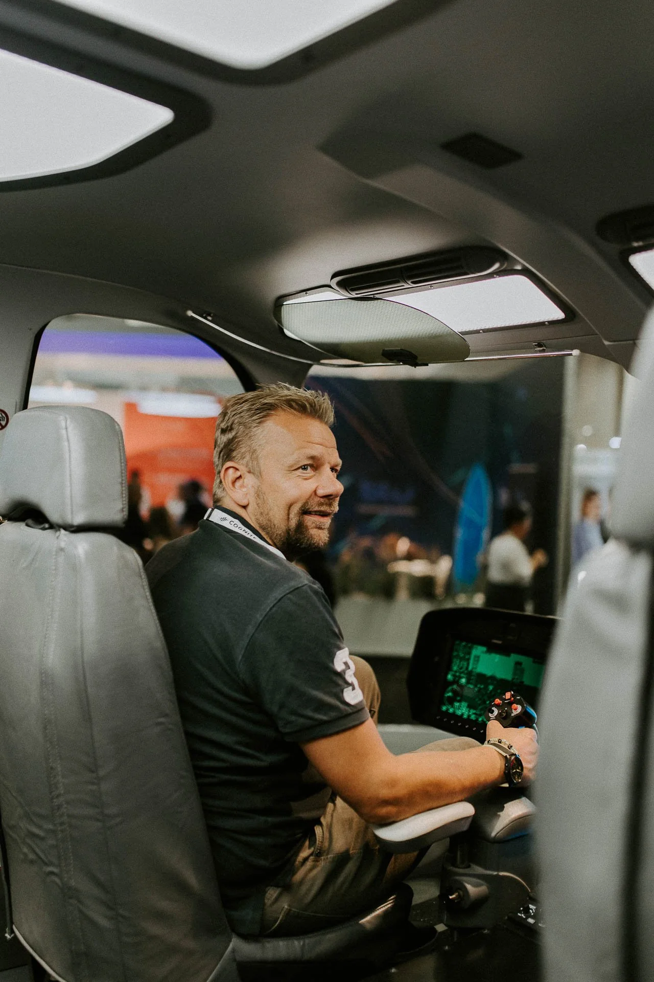 Bilde tatt inne i helikopter av en pilot dokumentarfotografering for ONS, Offshore Northern Seas i Stavanger, stavanger forum