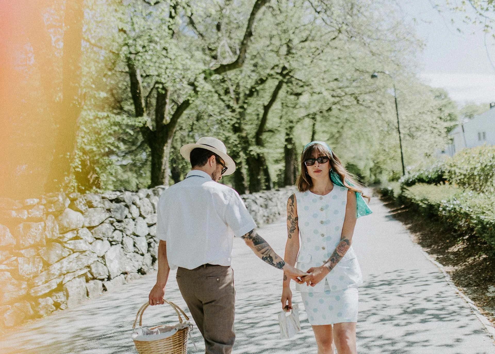 fashionshoot med modeller, en kvinne og en mann,  for paninaro vintage med stylist malin hovde tre ulike antrekk på hver av dem italiensk uttrykk 