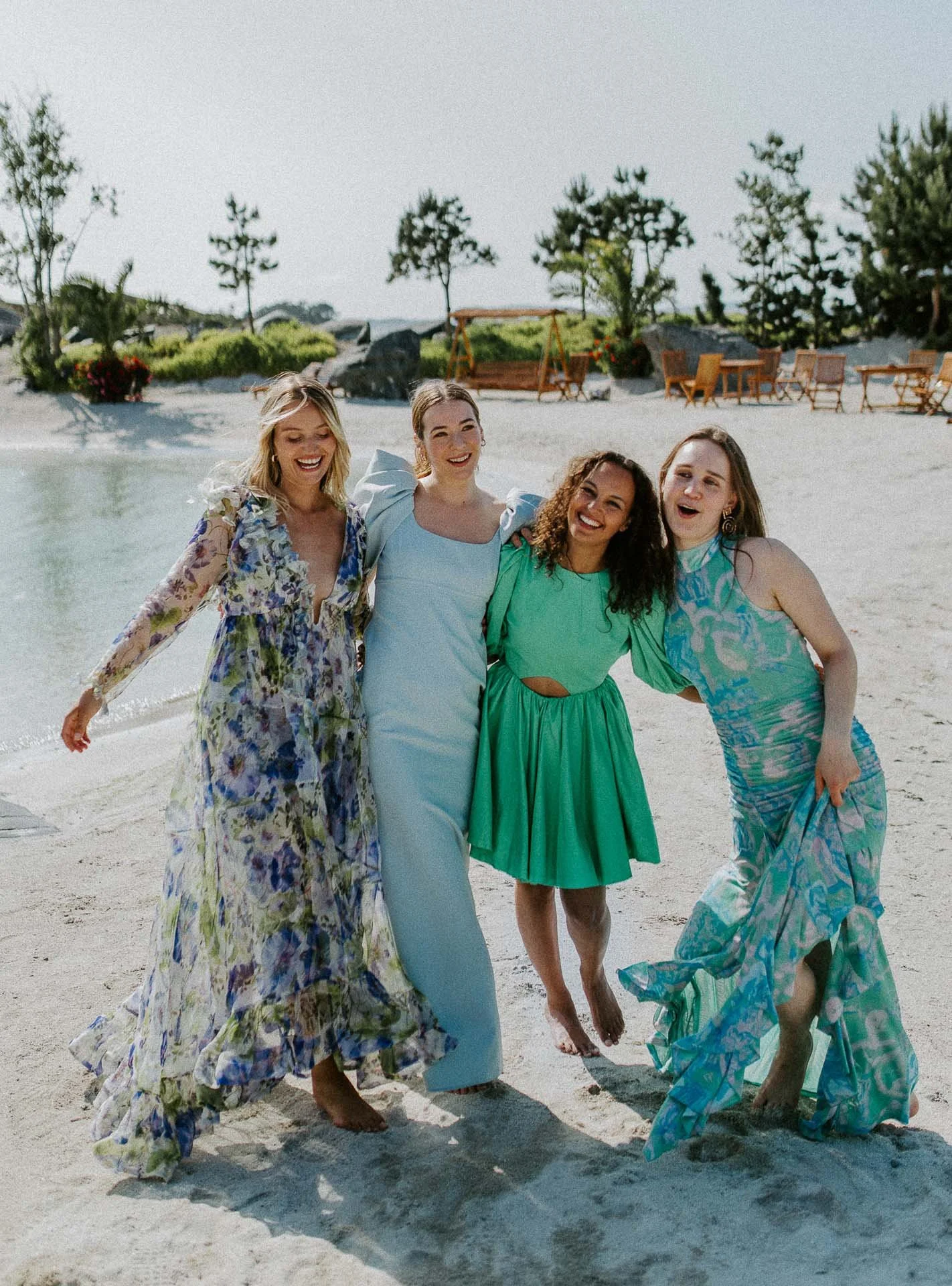 Bilder av modeller Anne Regine Ellingsæter, Vilde Vengnes, Camilla Waage og Ingrid Langdalen fra fotografering for Reli Fotograferingen foregikk på flor og fjære med natur og fargerike plagg