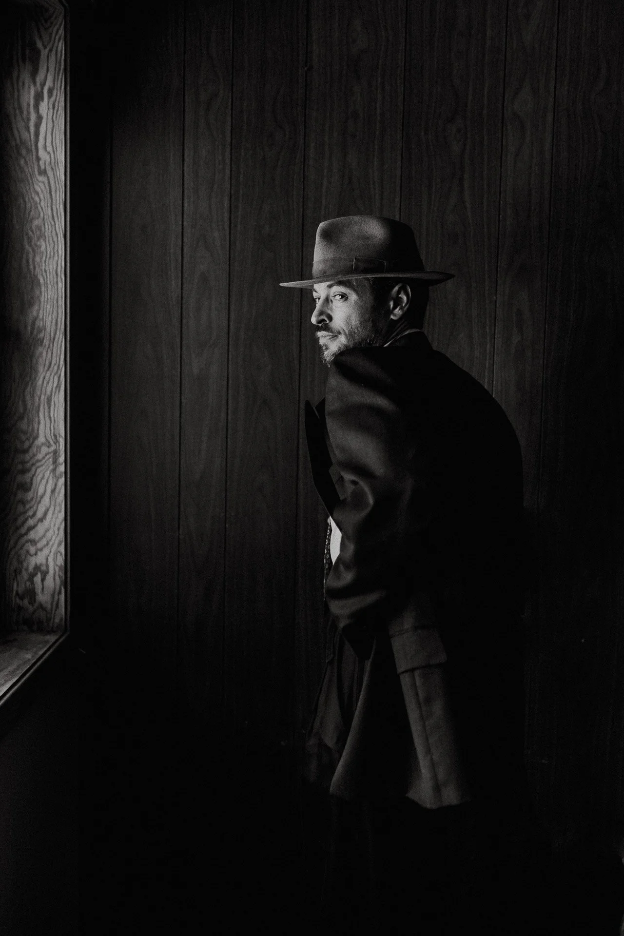 fashionshoot med modeller, en kvinne og en mann,  for paninaro vintage med stylist malin hovde tre ulike antrekk på hver av dem italiensk uttrykk 