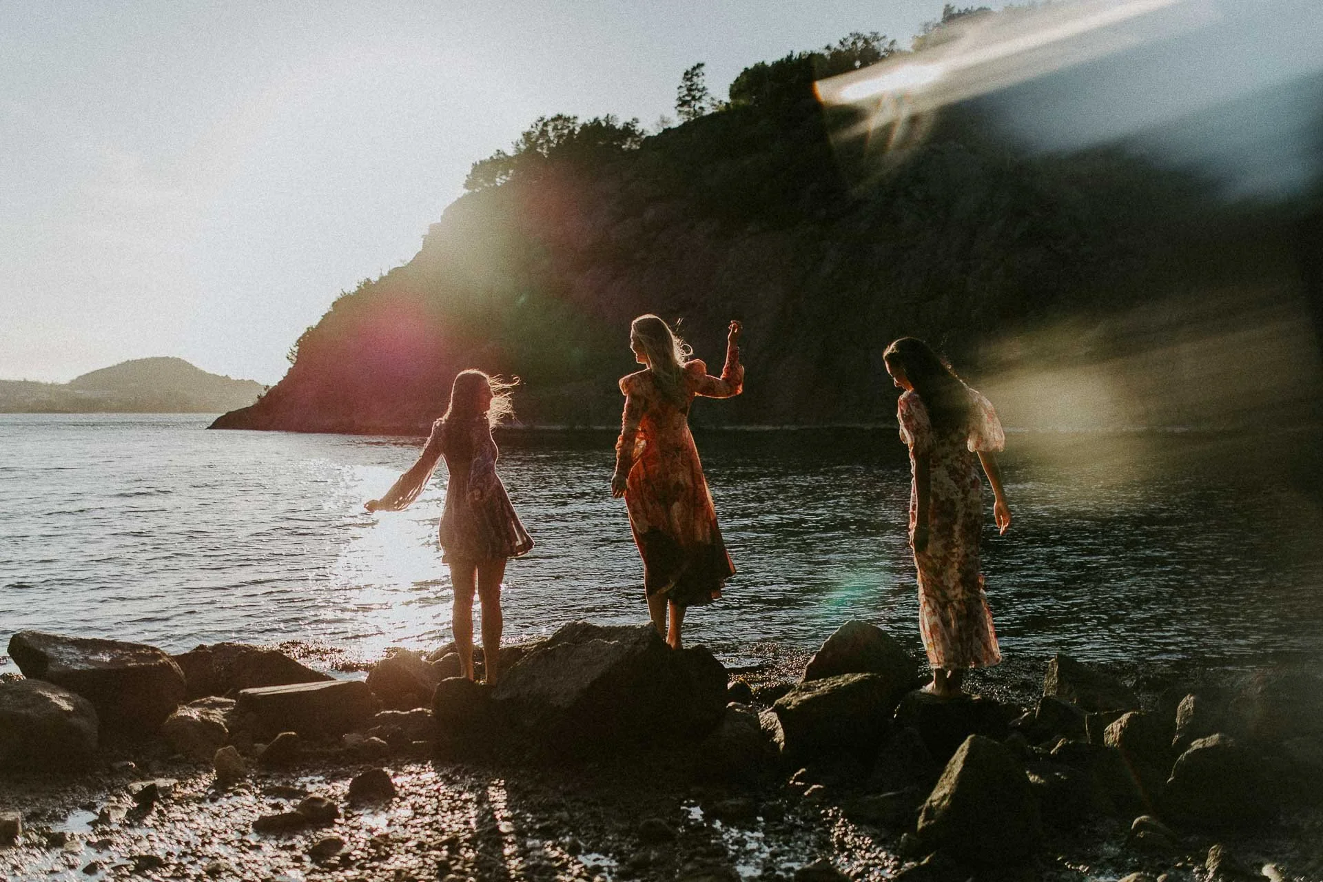 Bilder av modeller fra fotografering for Reli natur og fargerike plagg
