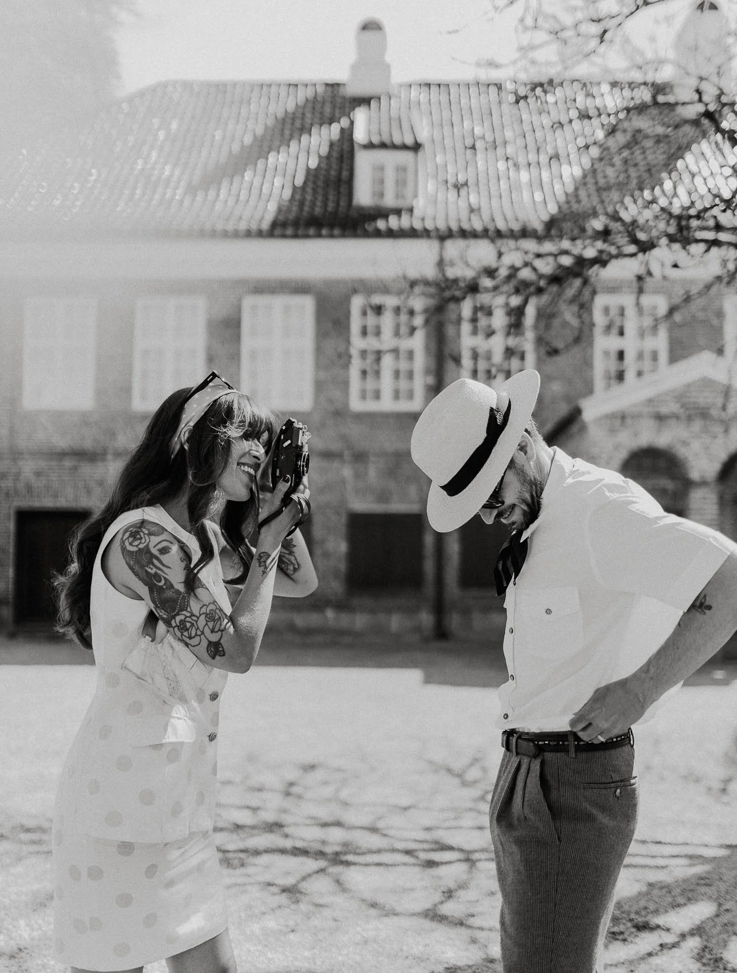 fashionshoot med modeller, en kvinne og en mann,  for paninaro vintage med stylist malin hovde tre ulike antrekk på hver av dem italiensk uttrykk 