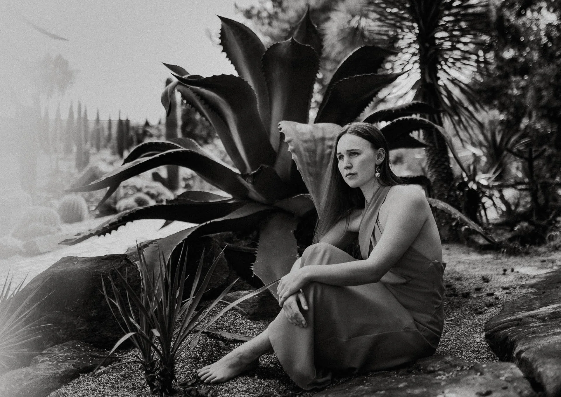 Bilder av modeller Anne Regine Ellingsæter, Vilde Vengnes, Camilla Waage og Ingrid Langdalen fra fotografering for Reli Fotograferingen foregikk på flor og fjære med natur og fargerike plagg