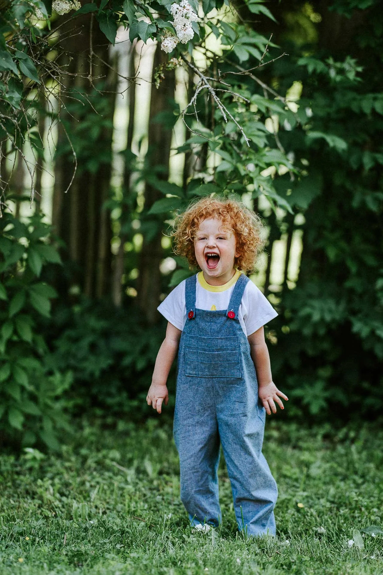 fargerikebilder av barn i lek til fæbrik sin bok fæbrik kids tatt utendørs på geitmyra matkultursenter. forfattere Jenny Skavlan, Ingrid Bergtun, Mari Norden og Ingrid Vik Lysne forlag Pullman publishing