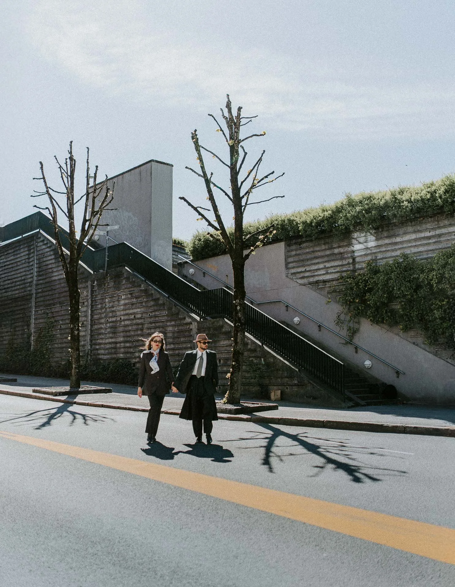 fashionshoot med modeller, en kvinne og en mann,  for paninaro vintage med stylist malin hovde tre ulike antrekk på hver av dem italiensk uttrykk 