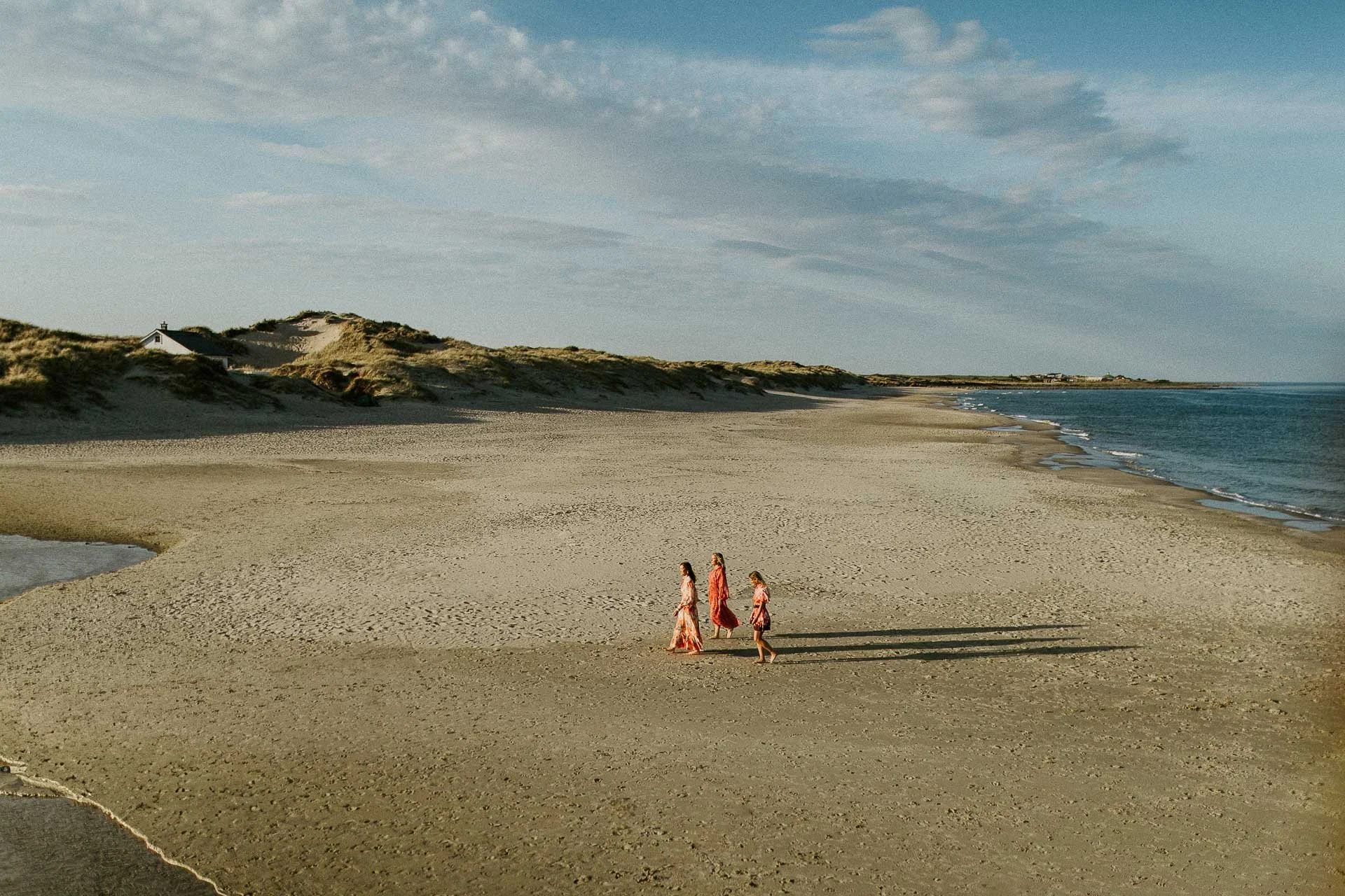 Bilder av modeller fra fotografering for Reli natur og fargerike plagg Hellestø