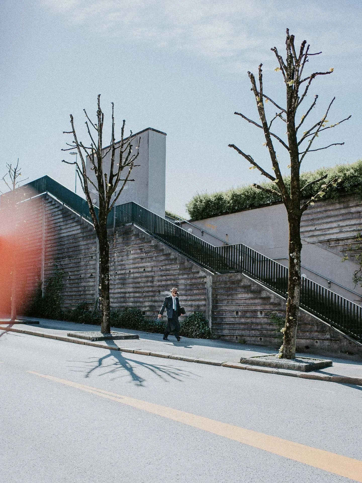 fashionshoot med modeller, en kvinne og en mann,  for paninaro vintage med stylist malin hovde tre ulike antrekk på hver av dem italiensk uttrykk 