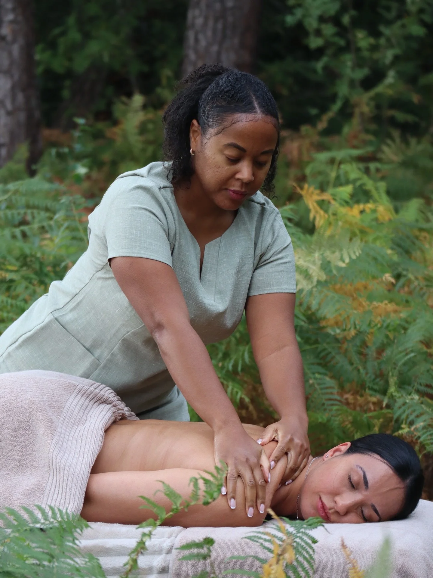 After months of learning, practicing, and pouring my heart into healing, I&rsquo;m so excited to finally share something special with you&hellip;

Studio Sophia has officially launched, holistic treatments to you with natural aroma created to help yo