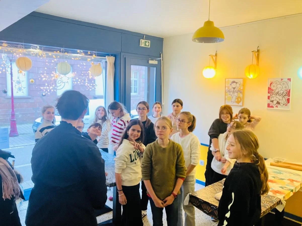 Hier avec Beno&icirc;t de la @cantinechezbenoit  nous  avons accueilli dans sa cantine comme l&rsquo;an dernier, une classe de sixi&egrave;me d&rsquo;un coll&egrave;ge de Tarbes pour un atelier Bredele.
Journ&eacute;e alsacienne puisqu&rsquo;ils ont 