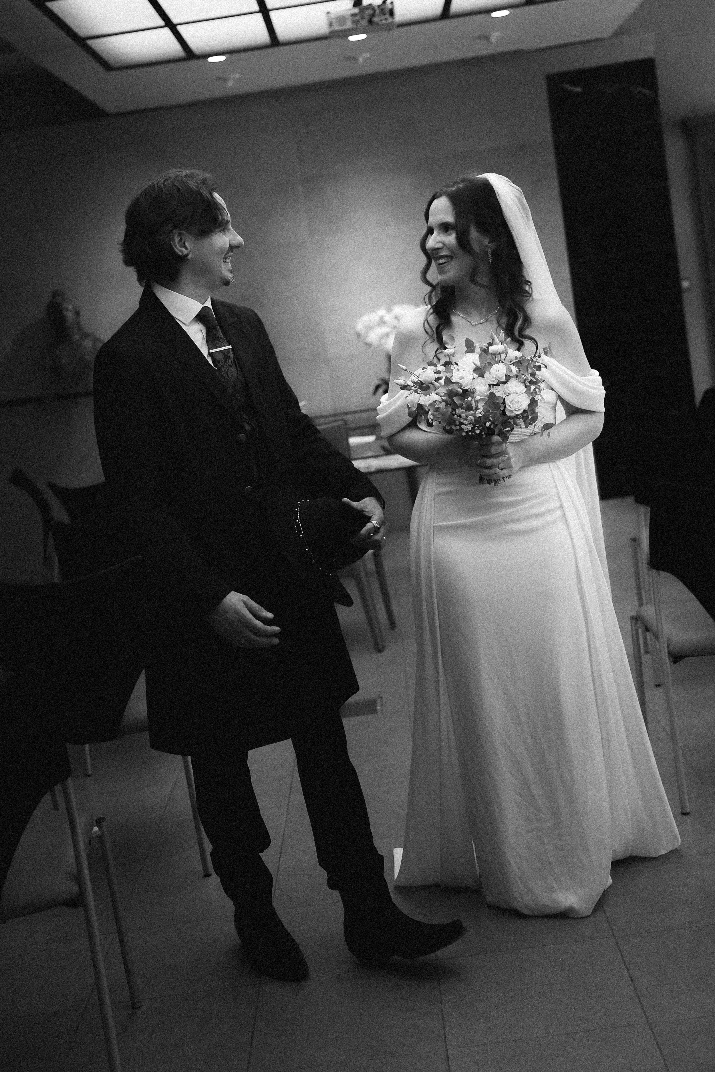 Photographe de mariage civil Cherbourg Manche Normandie 
Mairie de Querqueville
Photos numériques digital et photos polaroïd 