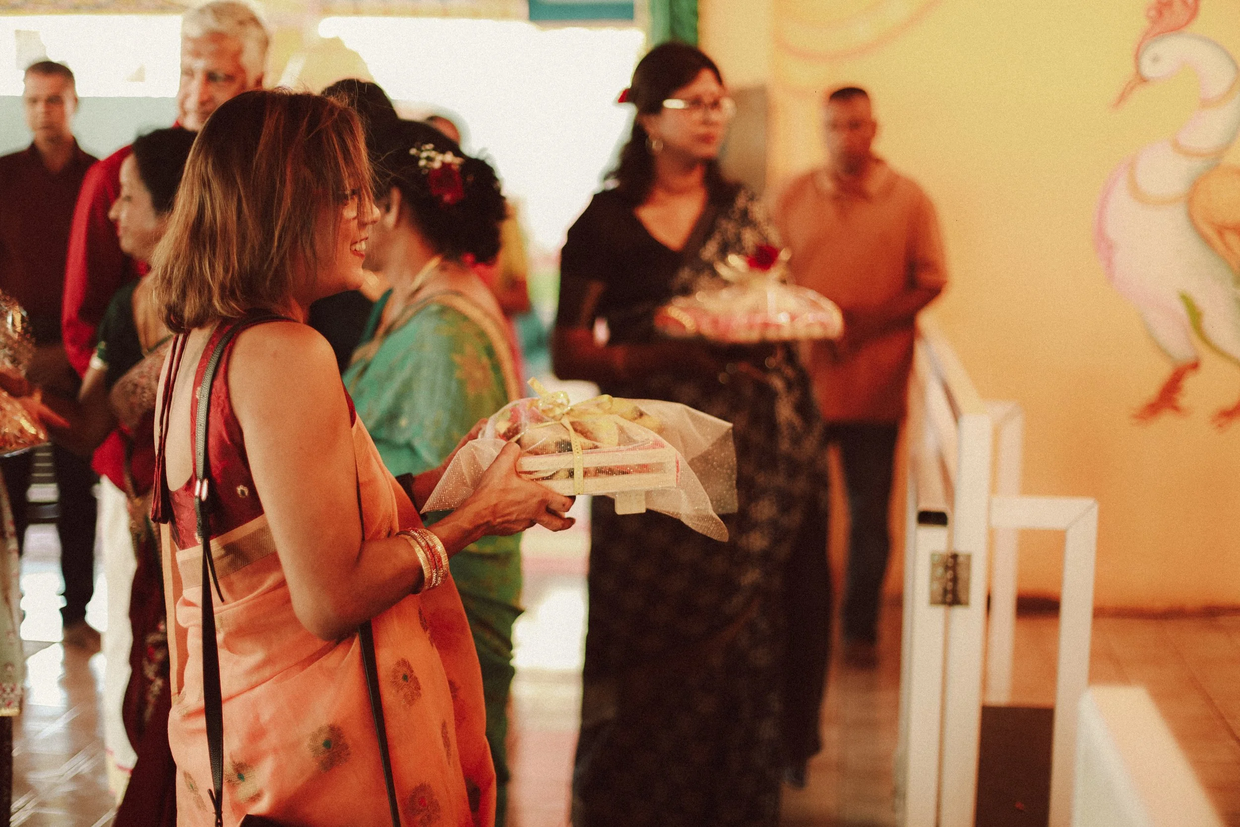 Plongez dans un mariage tamoul à l’île Maurice au temple Sri Mariamman Thirukovil Berthaud à Quatre-Bornes : une cérémonie authentique, colorée et riche en émotions, idéale pour un destination wedding unique.