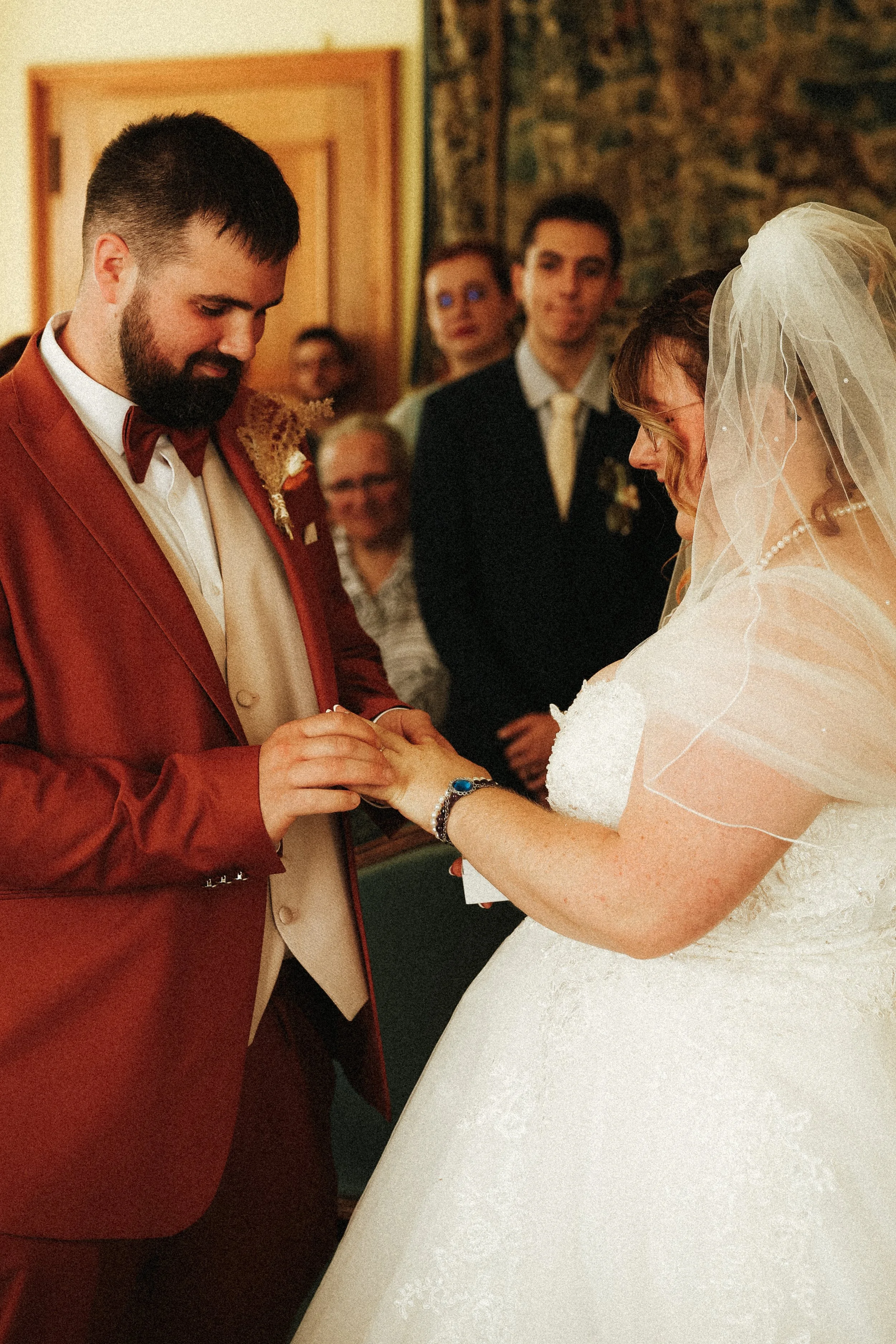 Photographe de mariage civil Cherbourg Manche Normandie 
Mairie de Torigny-Les-Villes
Photos numériques digital et photos polaroïd