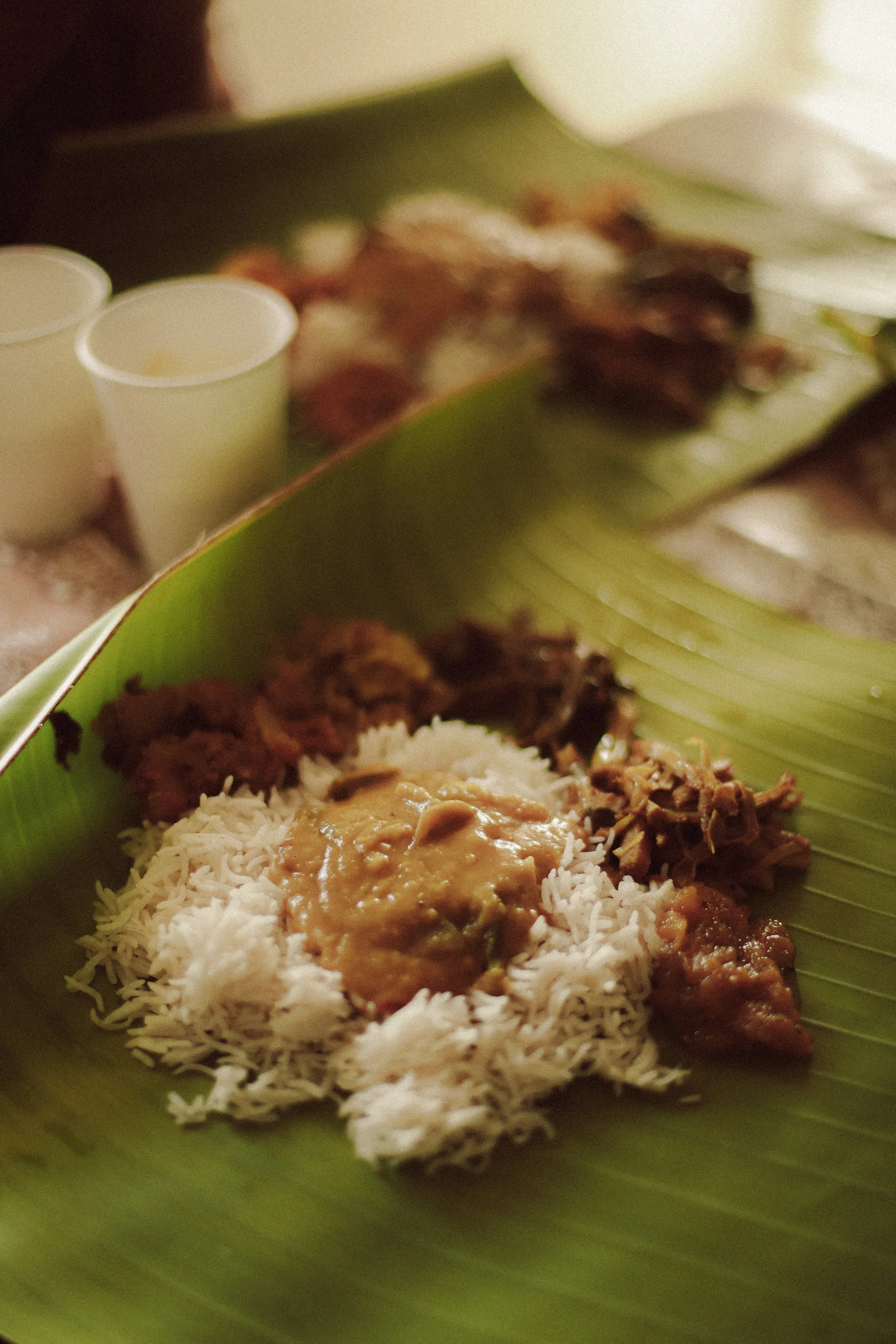Plongez dans un mariage tamoul à l’île Maurice au temple Sri Mariamman Thirukovil Berthaud à Quatre-Bornes : une cérémonie authentique, colorée et riche en émotions, idéale pour un destination wedding unique.