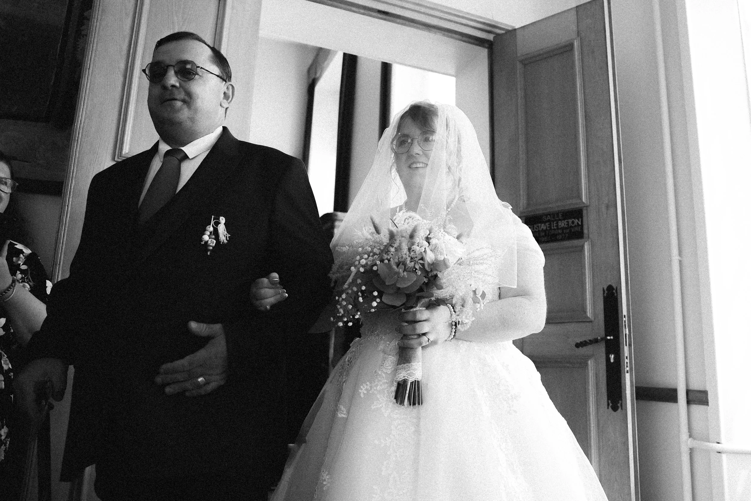 Photographe de mariage civil Cherbourg Manche Normandie 
Mairie de Torigny-Les-Villes
Photos numériques digital et photos polaroïd
