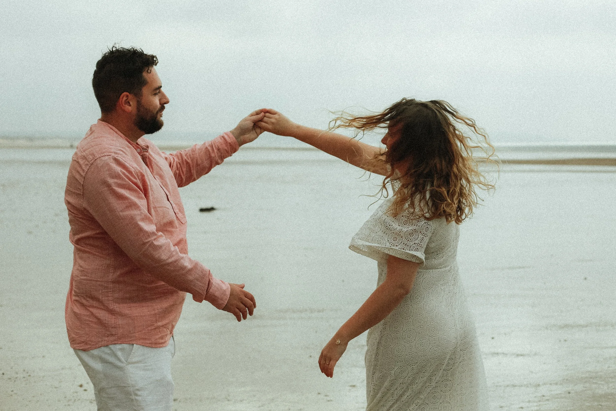 Photographe couple Photographe engagement Photographe Elopement authentique spontané vintage Cherbourg Manche Normandie