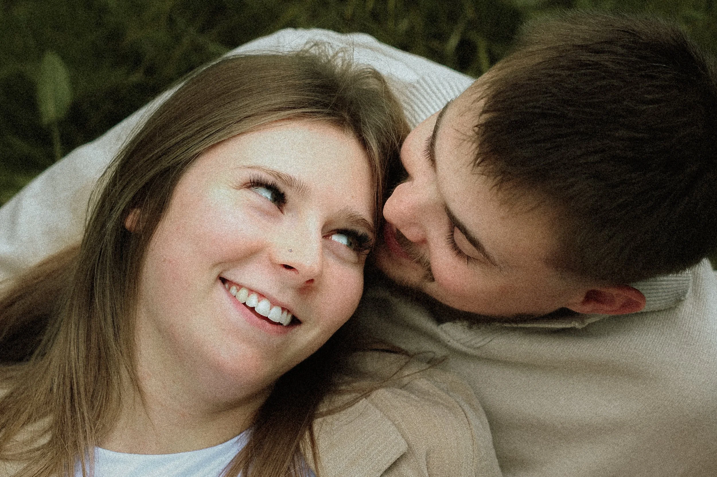 Photographe couple Photographe engagement Photographe Elopement authentique spontané vintage Cherbourg Manche Normandie