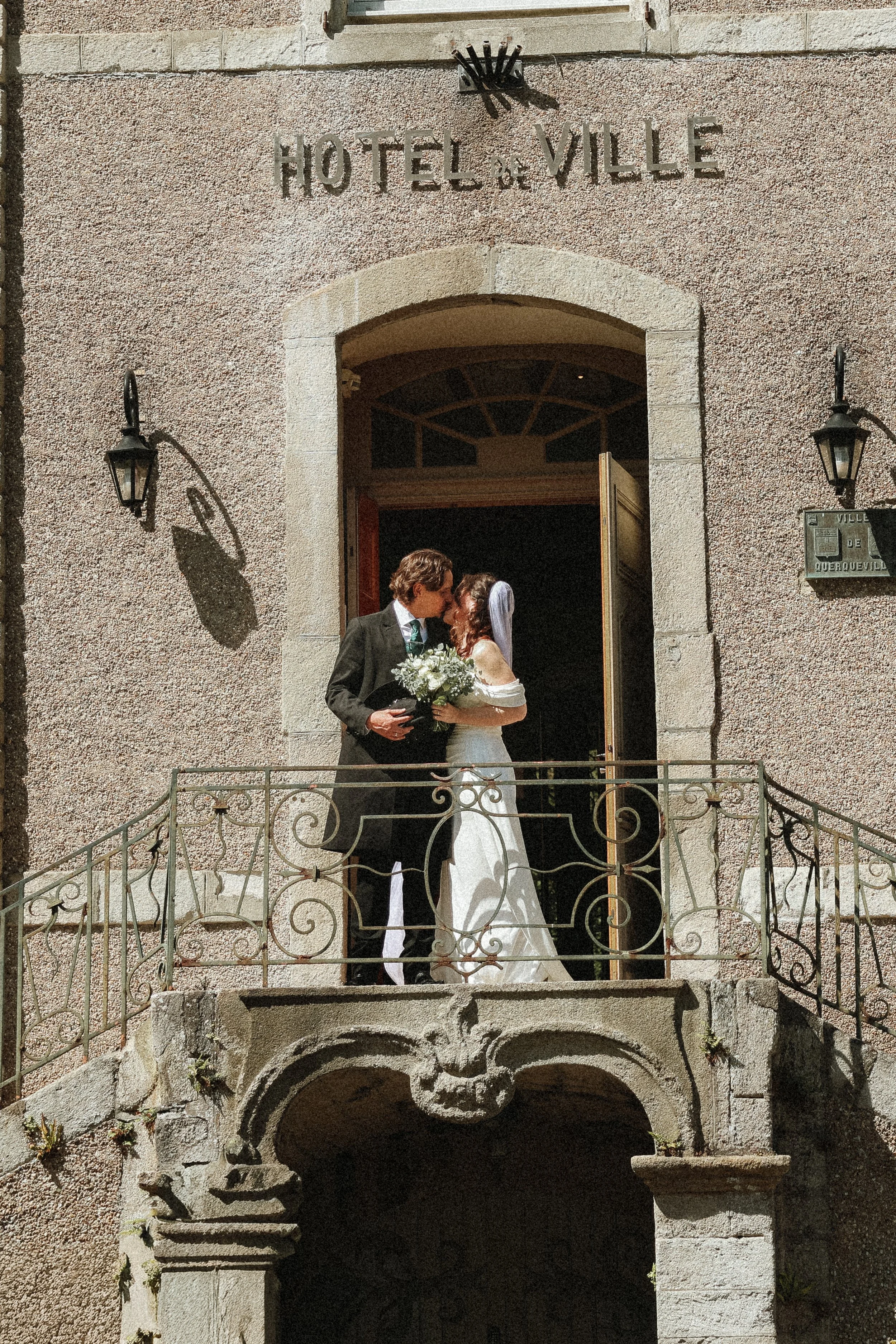 Photographe de mariage civil Cherbourg Manche Normandie 
Mairie de Querqueville
Photos numériques digital et photos polaroïd 