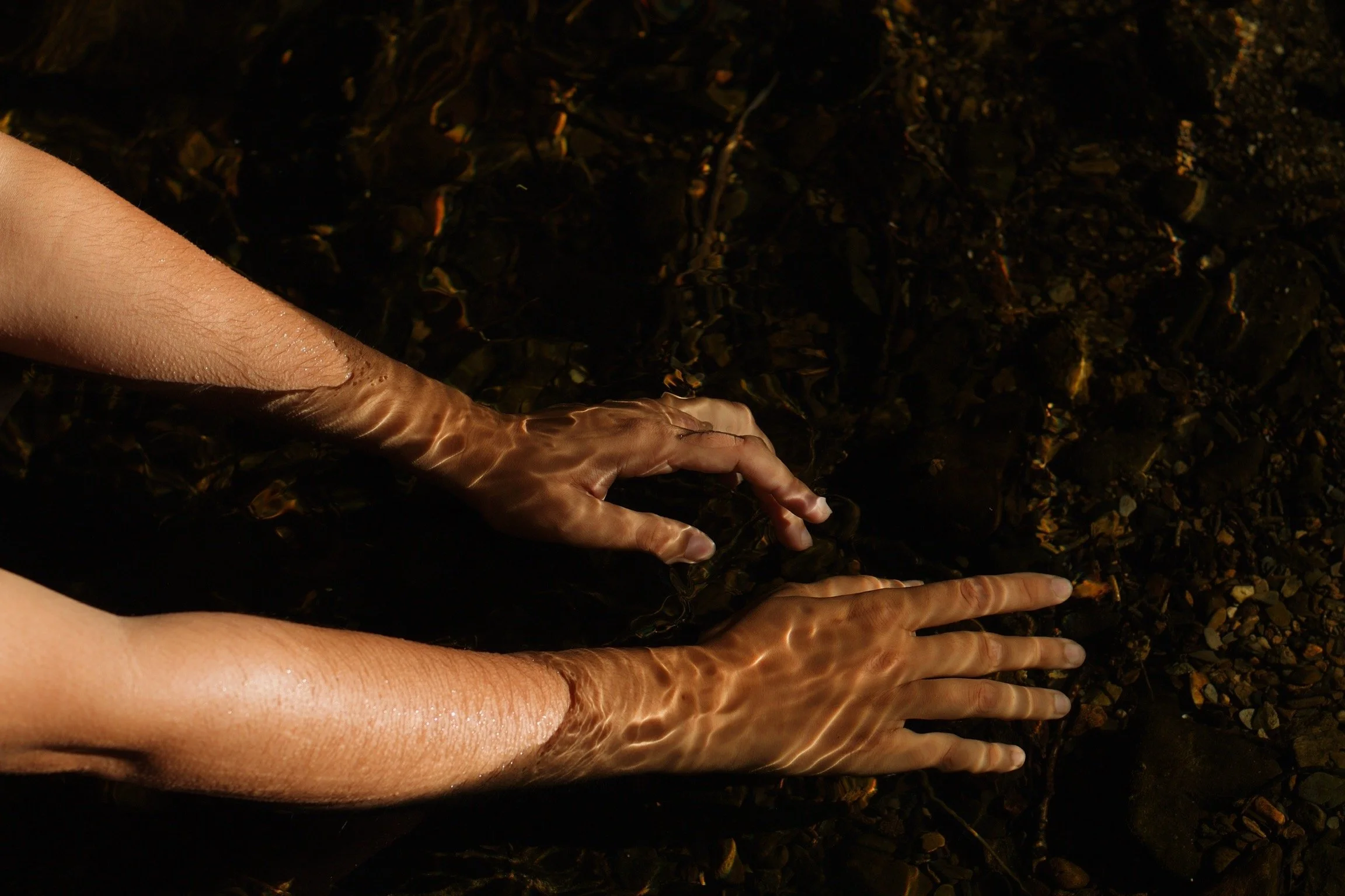 hands in water 2