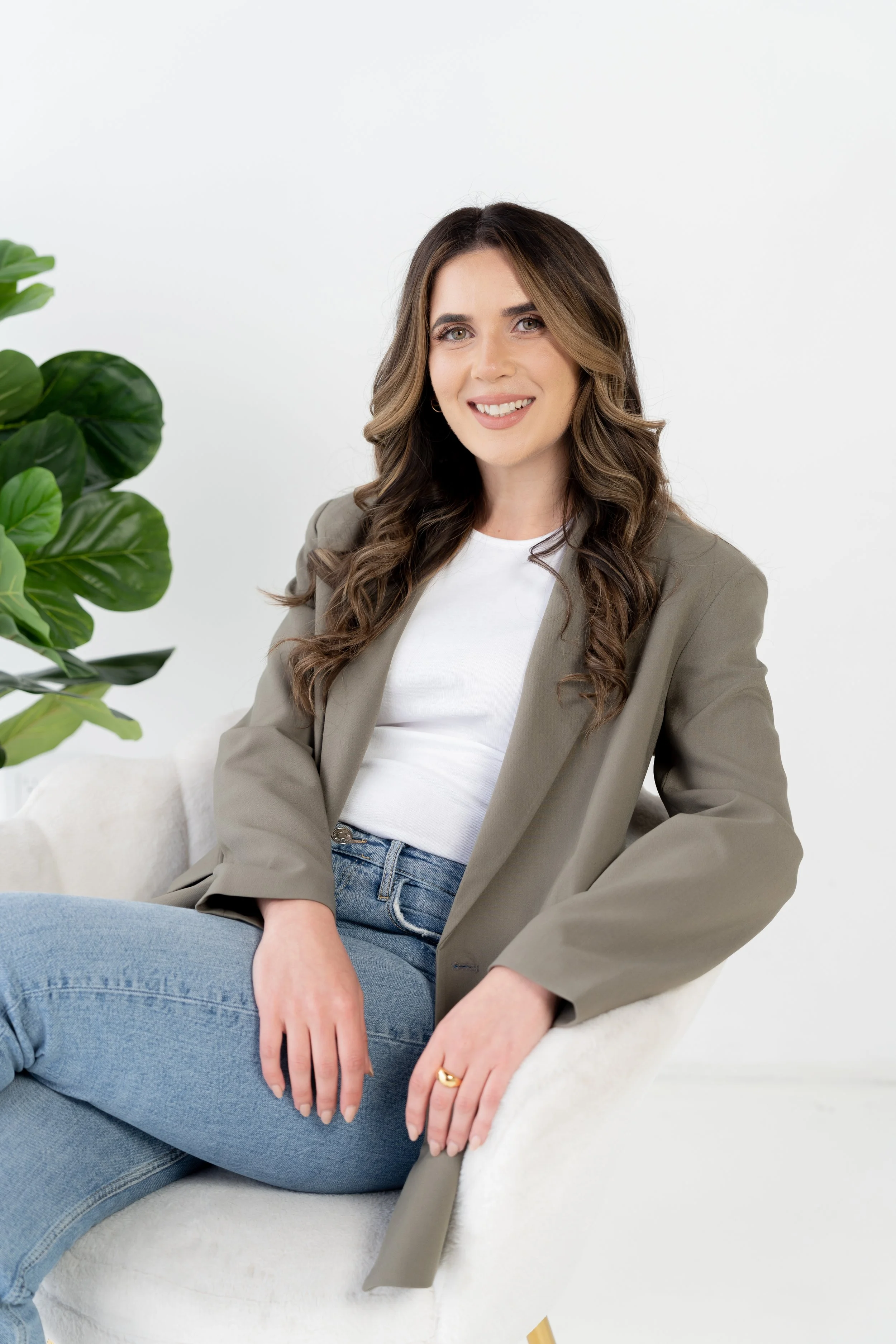 Stephanie Michaelian, LMFT, female therapist in Los Angeles specializing in anxiety, people-pleasing, perfectionism, and identity crisis concerns