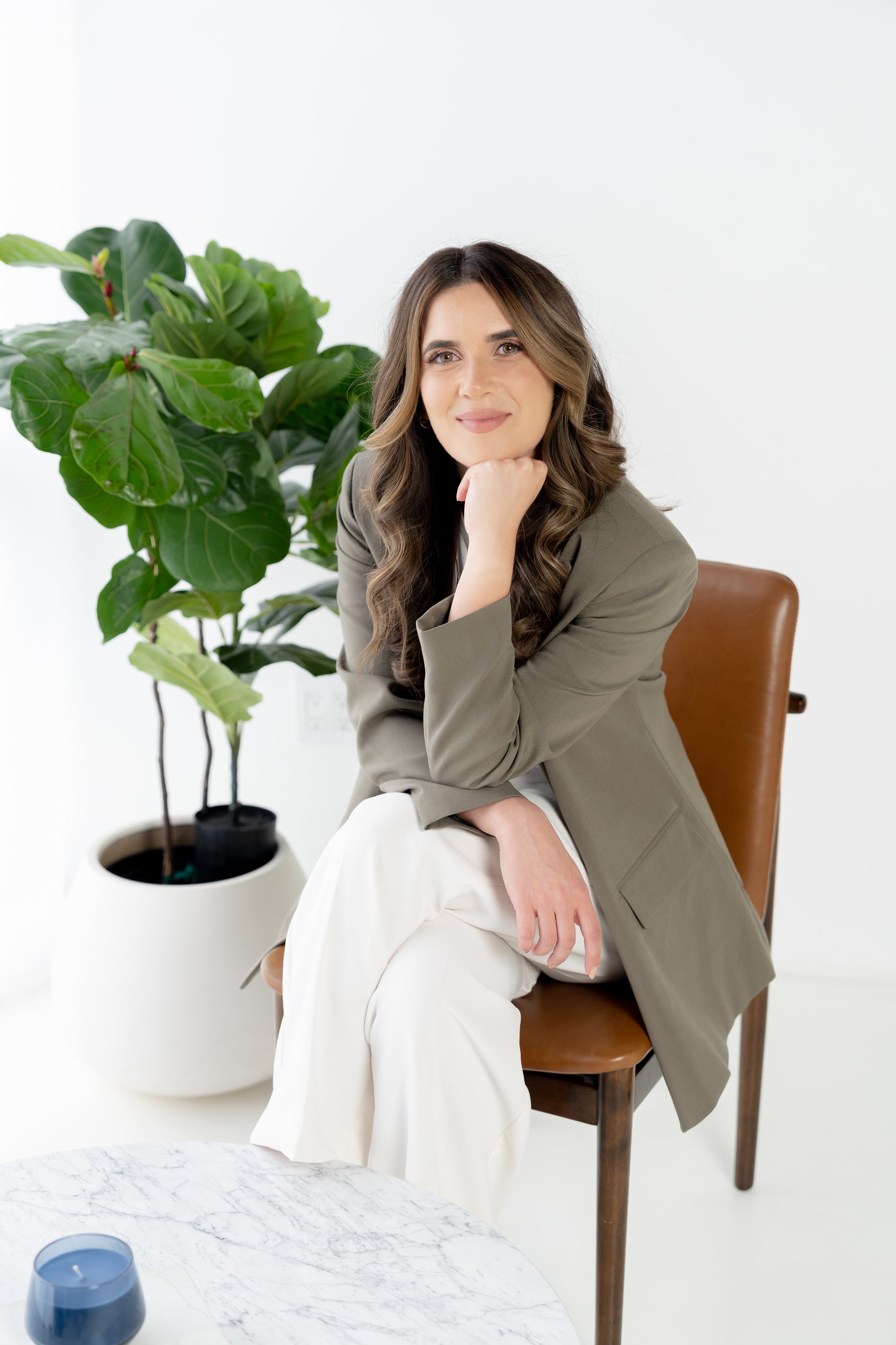 Stephanie Michaelian, LMFT, female therapist in Los Angeles specializing in young adults with anxiety, people-pleasing, perfectionism, and acculturation issues.