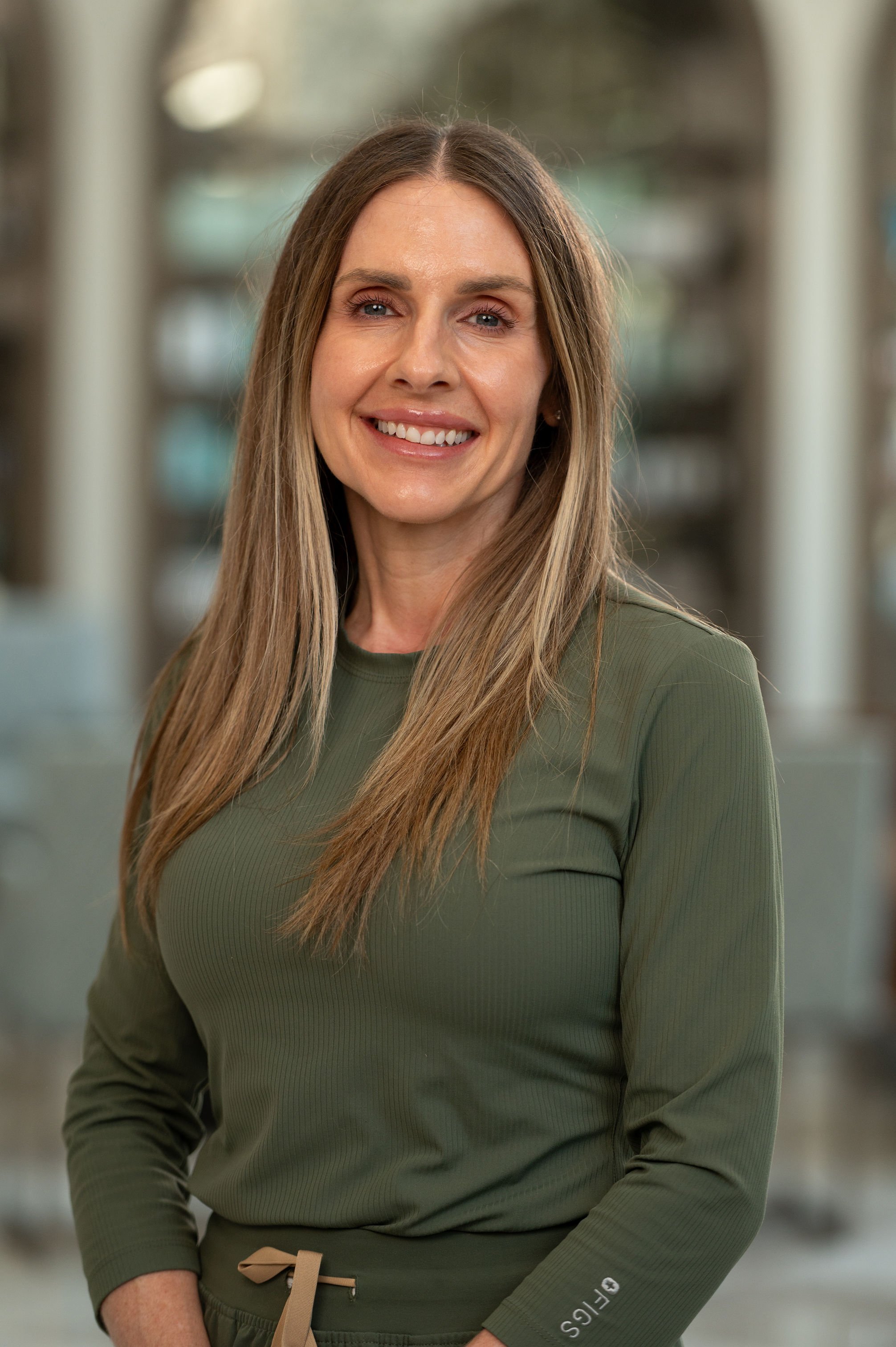 Sarah, wellness and health coach helping clients with hormone replacement and medical weight loss in Mankato, MN