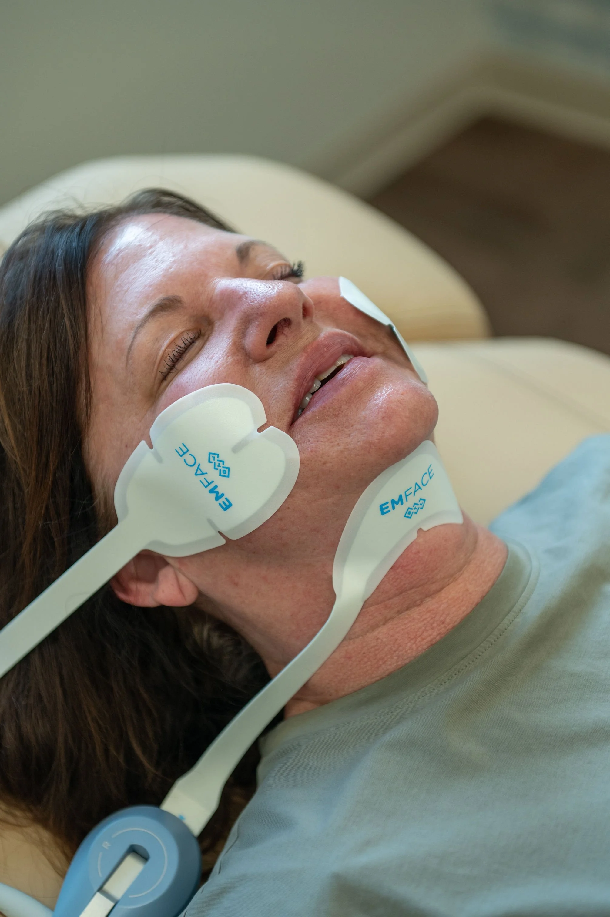 Emface Treatment, Skin Clinic Mankato, Treatment for saggy neck and double chin