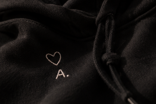 Collage+de+sweats+noirs+brod%C3%A9s.png