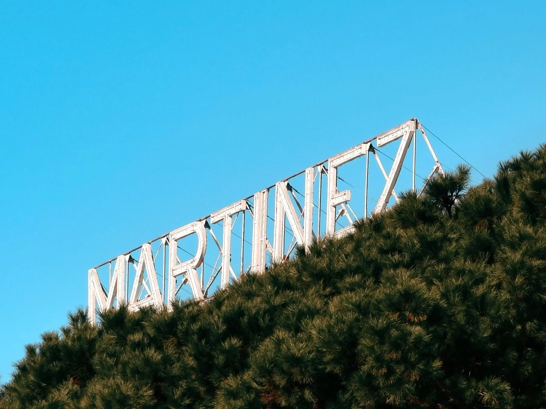 MARTINEZ x HOLLYWOOD from 195€