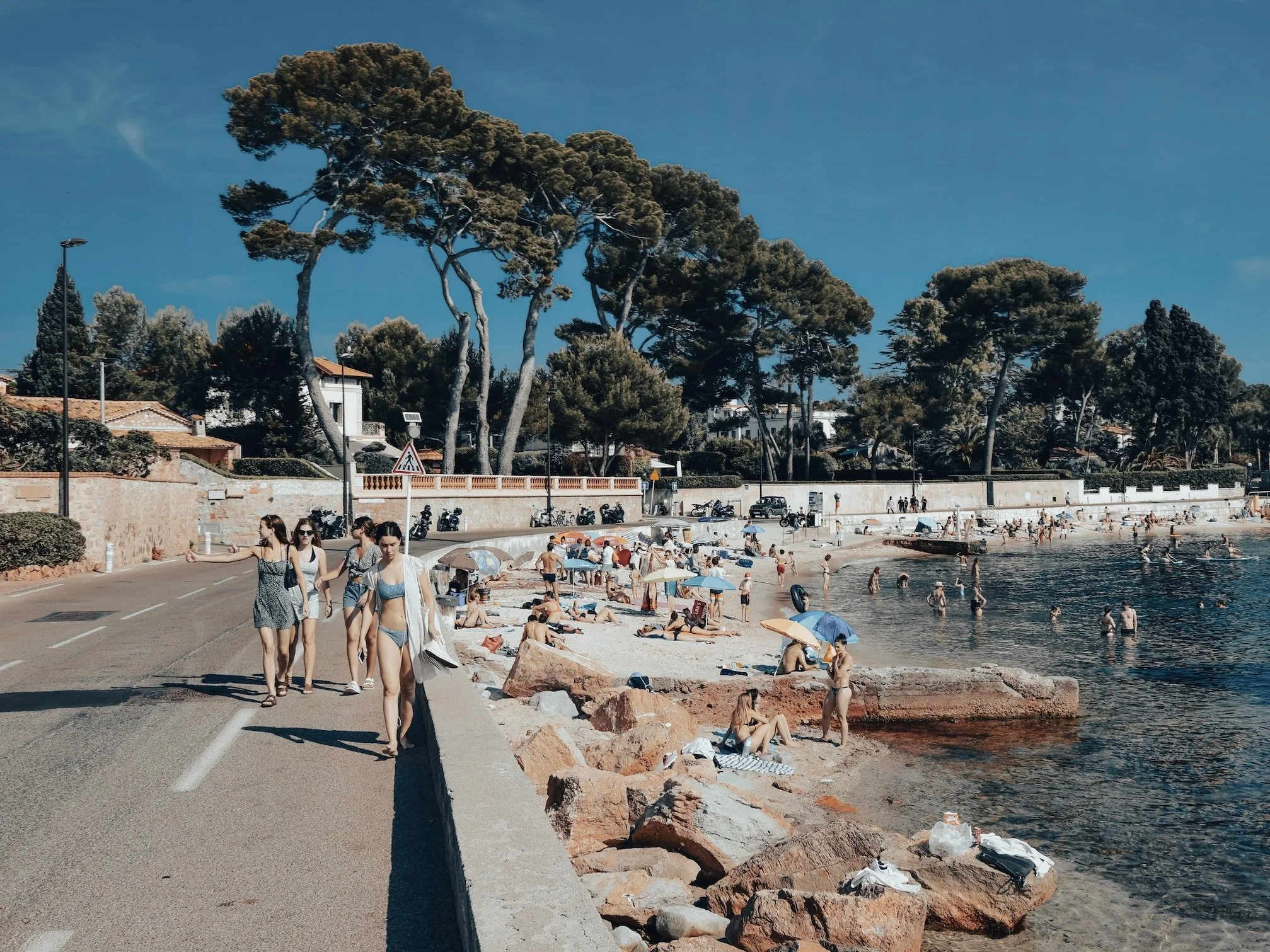 HITCHIKERS from 195€