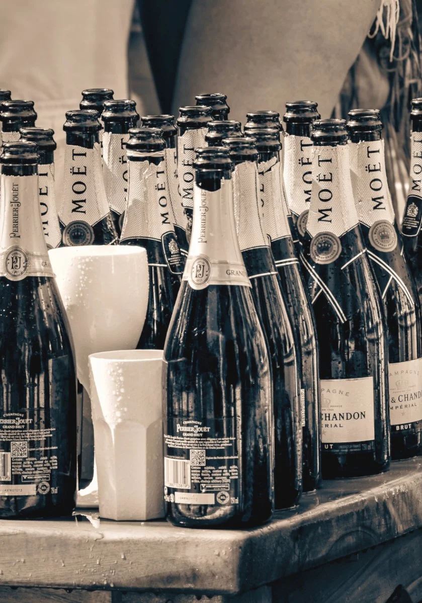 PARTY TIME
from 195€