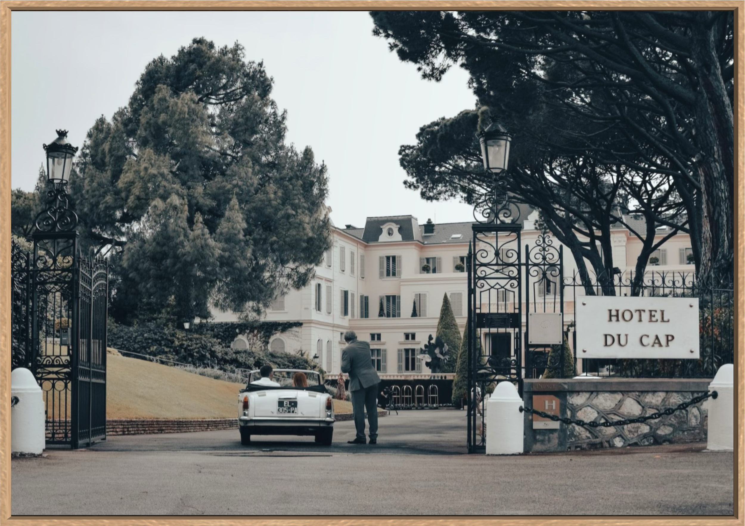 CHECK-IN Available in Alu/Dibond White Frame 70x50cm