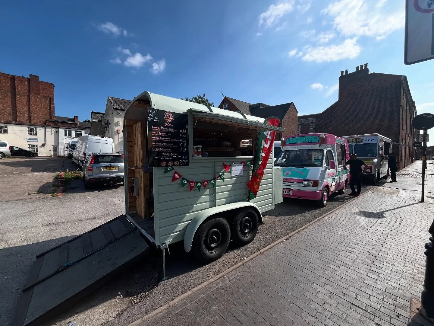 2 SOLD OUT EVENTS!🍕

What a busy but fantastic weekend we had! We started on Friday, serving up a great community outside of @temperandbrown and then back at the Red Lion on Saturday for their amazing 90&rsquo;s music event!😁

A great time, with so