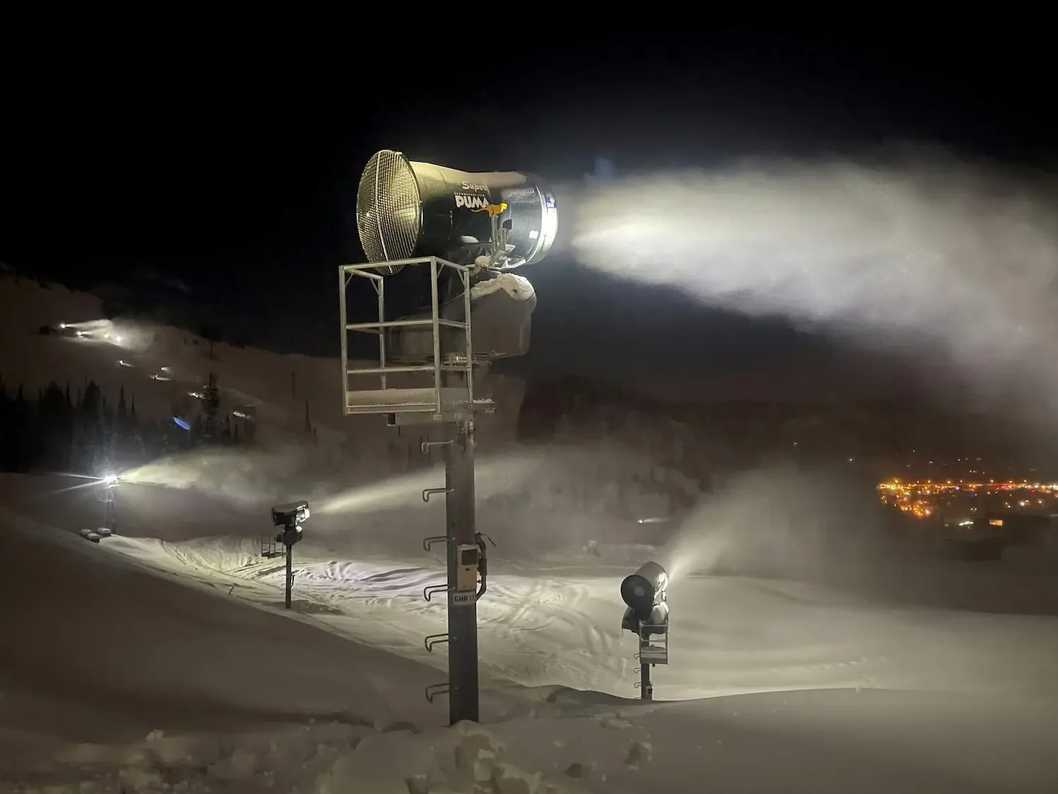 SMI Super Puma Snowmakers on 10 inch Tower