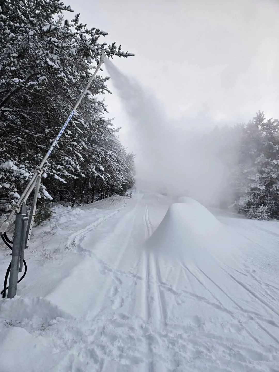 SMI Snowmakers Axis snowmaking stick making snow.