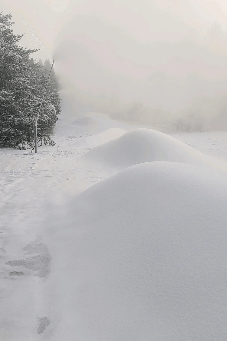 SMI Snowmakers Axis snowmaking stick making snow.