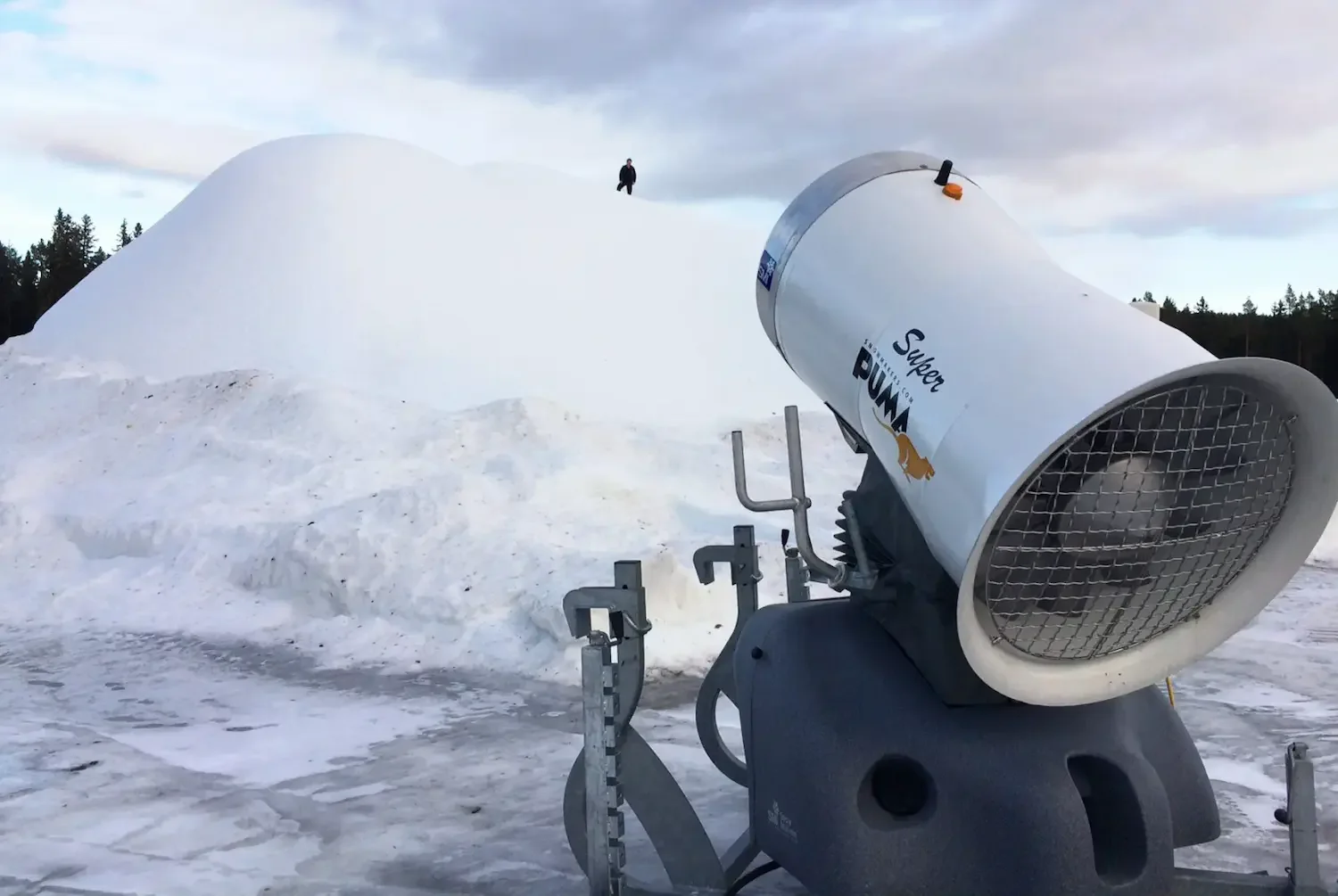 SMI Super Puma Snowmakers making huge pile for snow farming