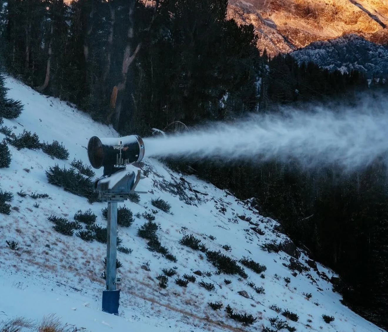 	
Super Puma on Omni Tower making snow