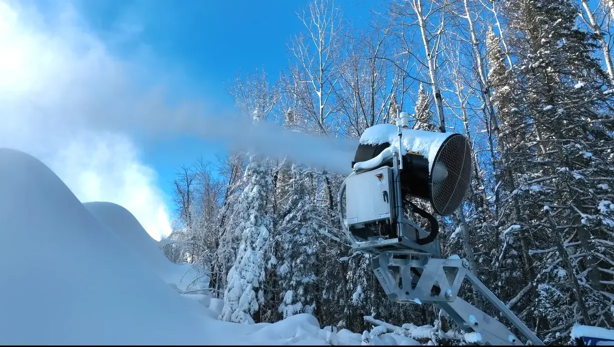 SMi Super Polecat Snowmaker on Access Tower