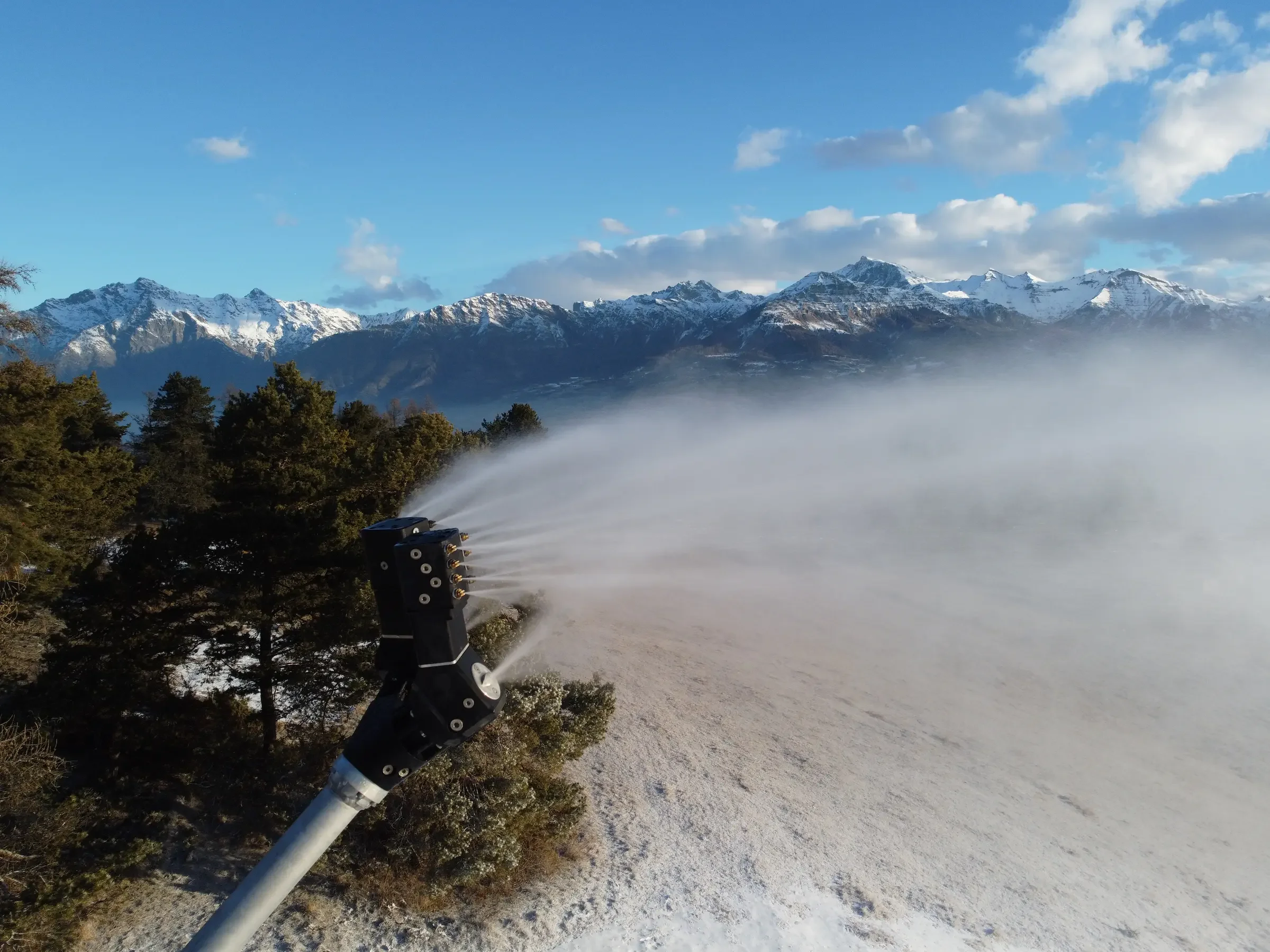 SMI Snowmakers Grizzly snowmaking stick making snow.