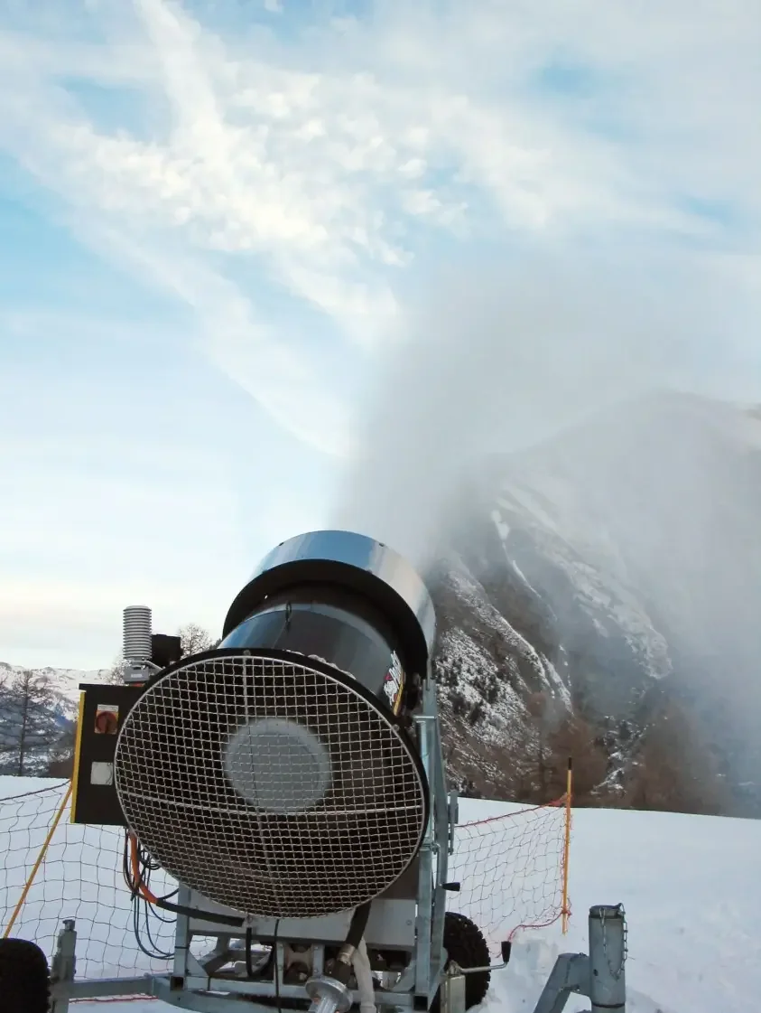 SMI Super Polecat Snowmaker at Pelvoux-Vallouise, France