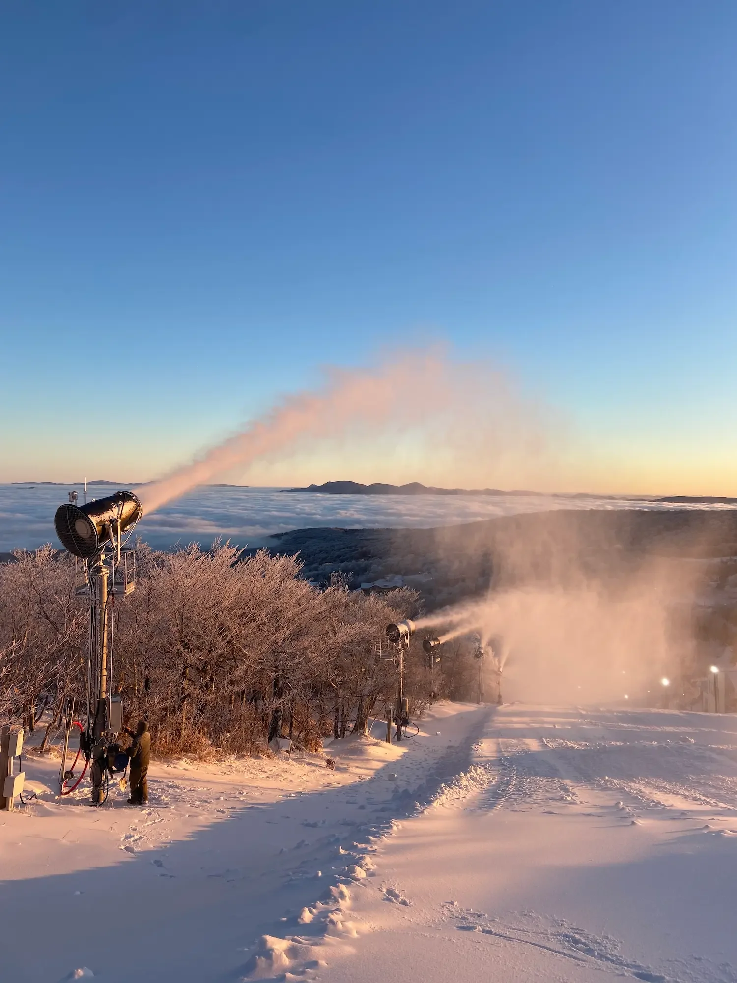 SMI Super Polecat Snowmaker on 8 inch Tower