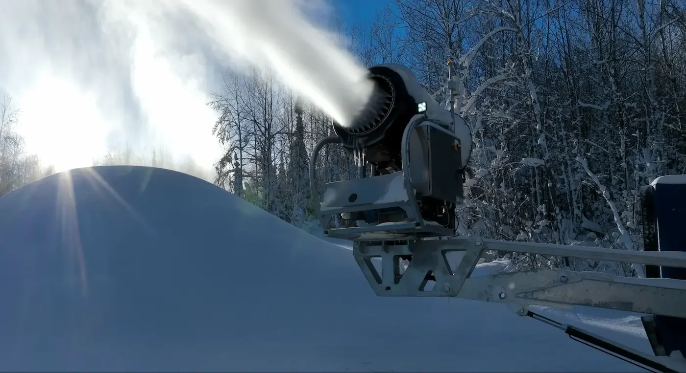 SMi Super Polecat Snowmaker on Access Tower