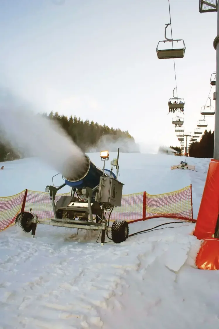 SMI Super Wizzard Snowmaker at Semmering, Austria