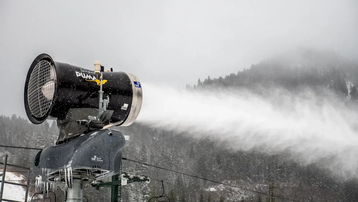 SMI Super Puma Snowmachine making snow