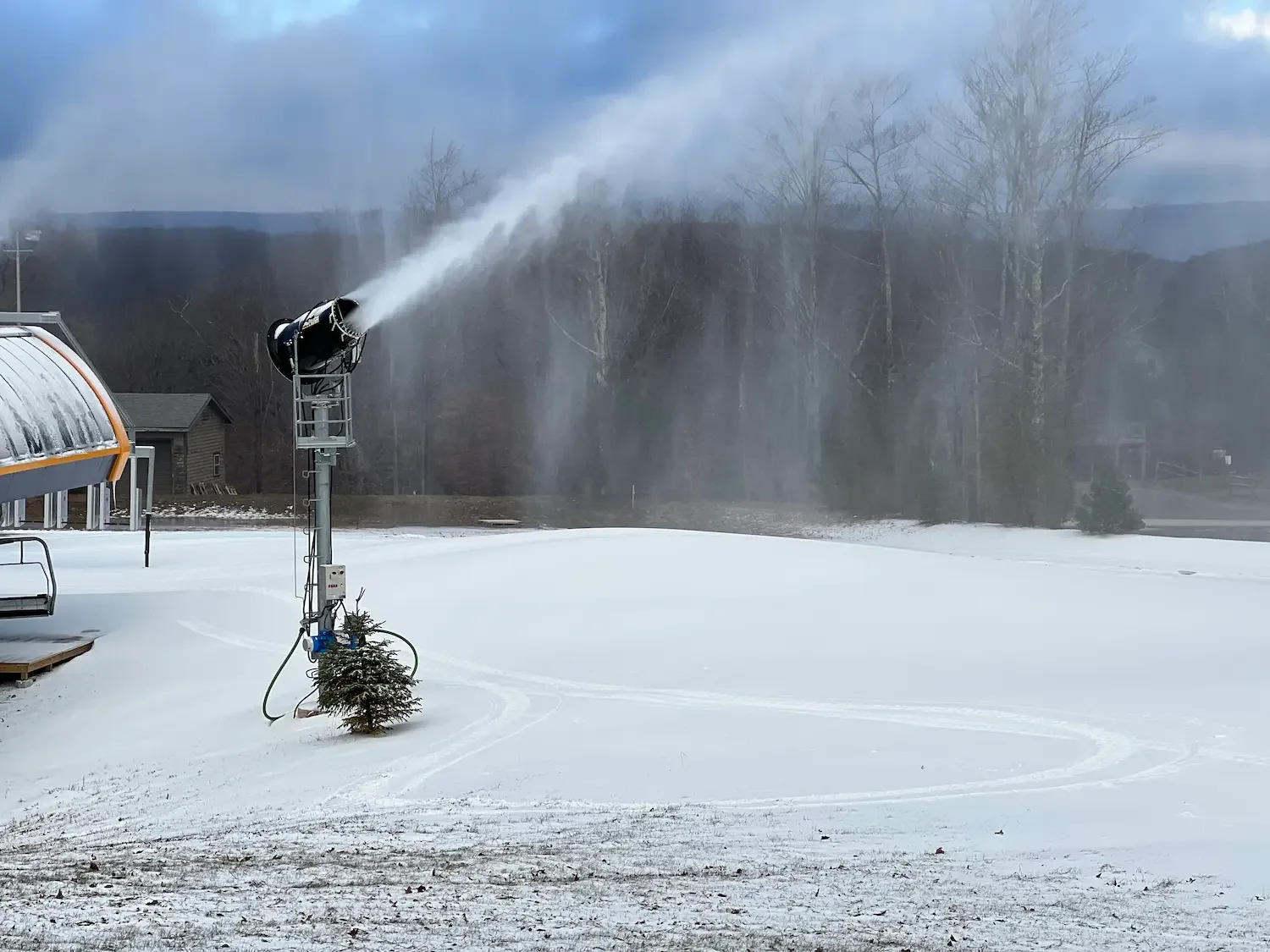 SMI Standard Polecat Snowmaker on 8" Tower Mount