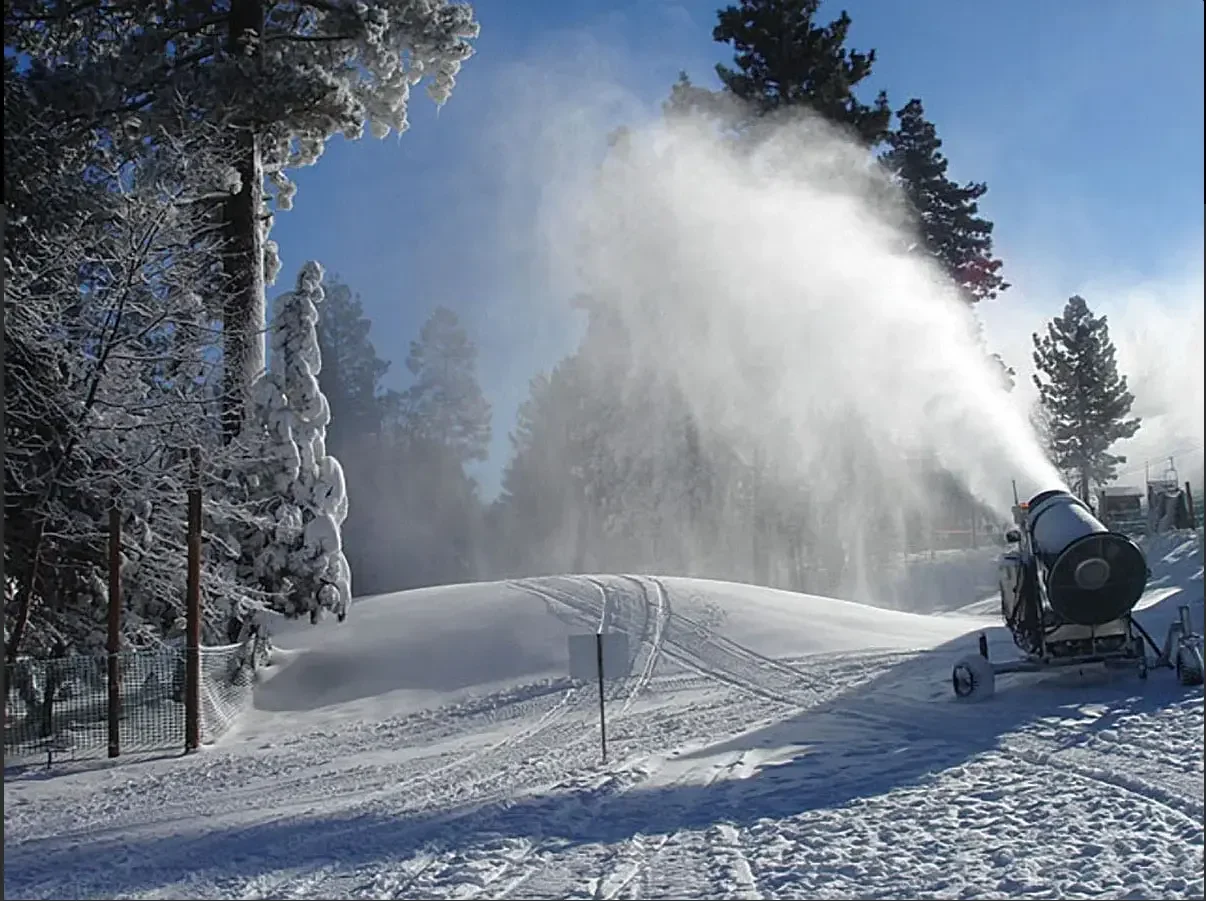 SMI Super Polecat Snowmaker at Snow Summit, CA