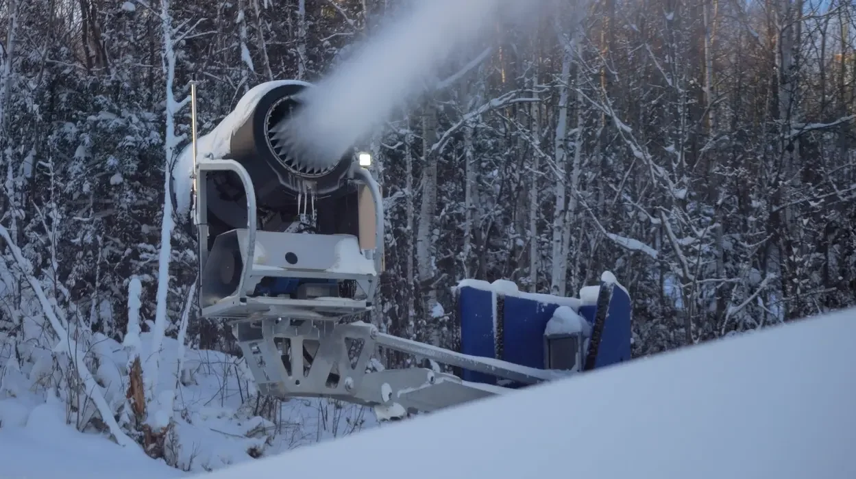 SMI Super Polecat Snowmaker Fully Automated Operation