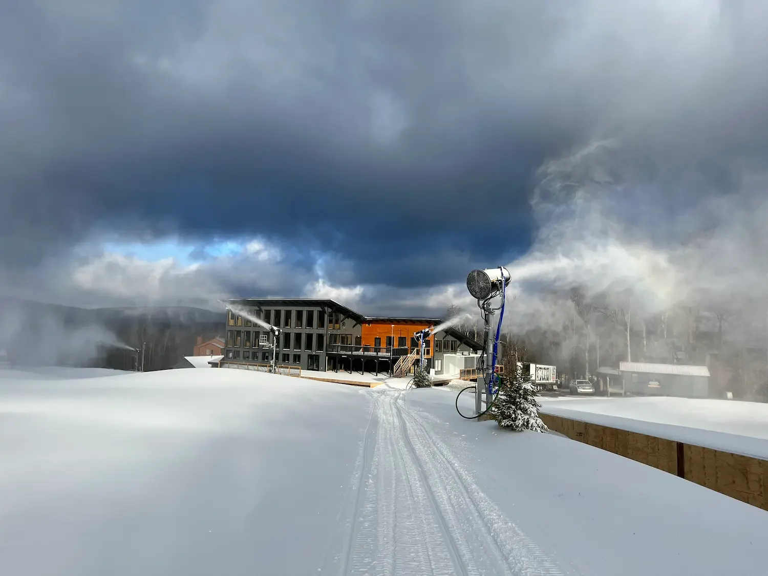 SMI Standard Polecat Snowmaker on 8" Tower Mount